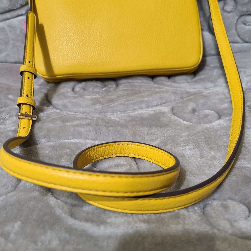 Kate Spade Leila Tripple Gusset Crossbody - Picture 2 of 12
